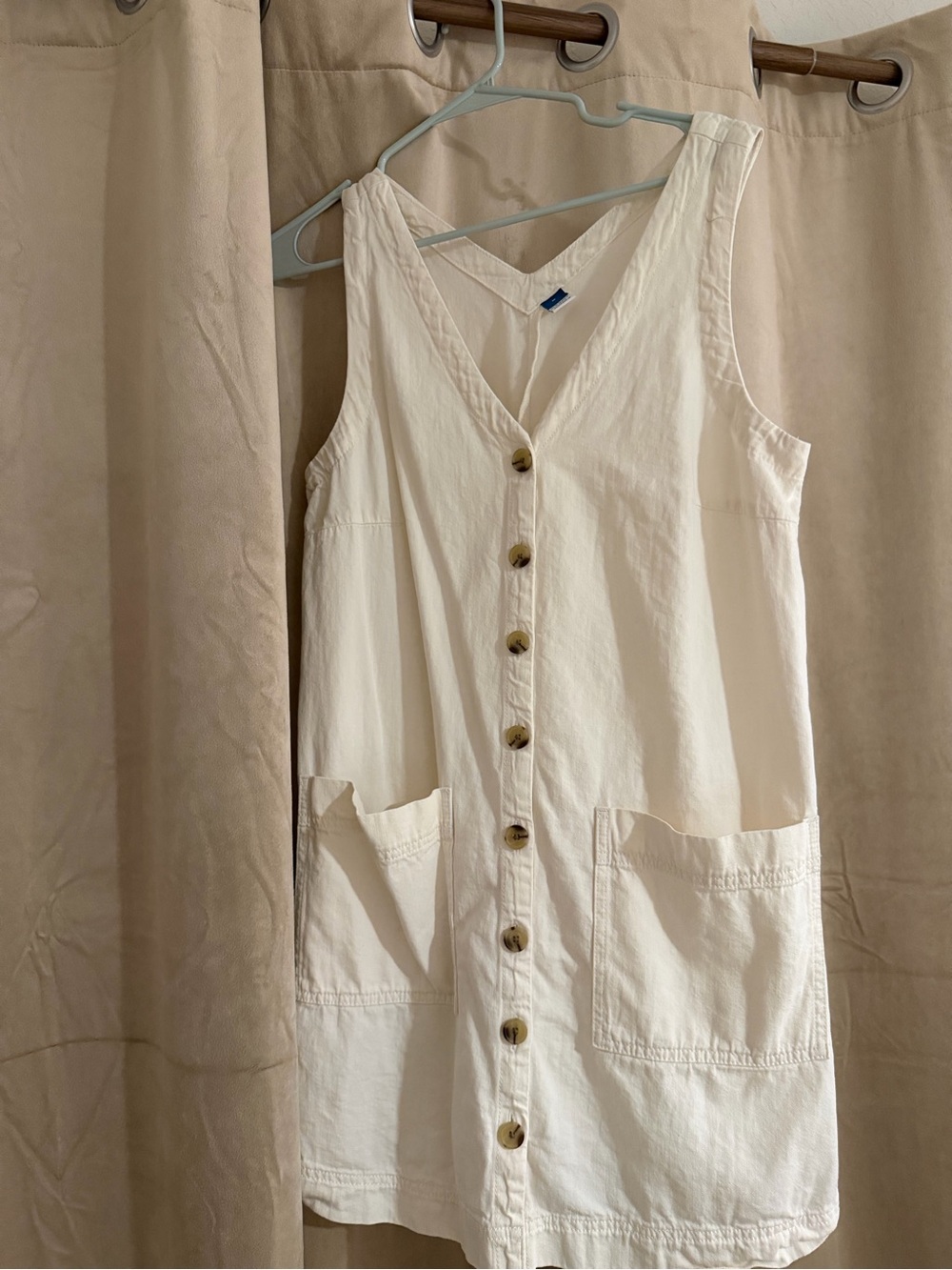 Old Navy Cream Button-Front Sleeveless Dress with Patch Pockets